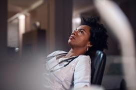 Epuisement de soignants : des siestes régulières peuvent aider à assurer la sécurité des patients 