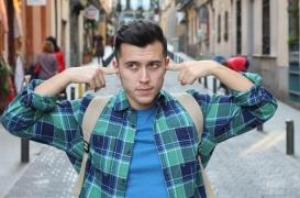 Acouphènes : vivre près d'une rue très fréquentée augmente les risques