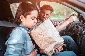 Vacances : pourquoi tombe-t-on plus malade en voiture ? 