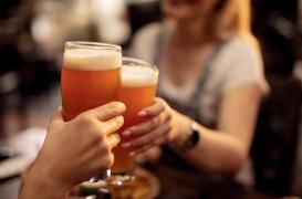 Alcool : la vitesse d’élimination plus rapide chez les femmes obèses