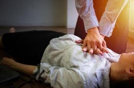 Réanimation : les seins et les soutiens-gorges peuvent tuer