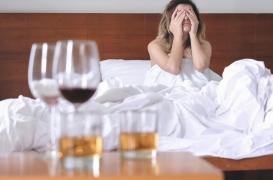 Gueule de bois : un mélange de plantes et de minéraux fait diminuer les symptômes 