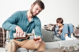 Malbouffe : la consommation d'alcool des parents influence le régime alimentaire des enfants