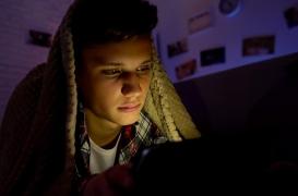 Comment le manque de sommeil altère le fonctionnement cérébral des ados 