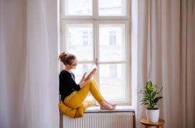 Plus d’écrans, moins de livres : comment redonner aux jeunes le goût de la lecture ?