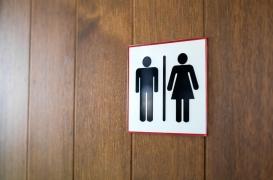 Contrairement aux hommes, les femmes ont honte d'aller à la selle (et c'est nocif)