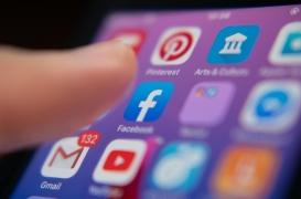 Covid-19 : les utilisateurs de réseaux sociaux plus susceptibles de croire aux fake news 