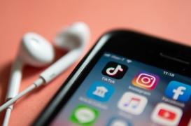 Les vidéos TikTok véhiculent une image positive de l'alcool (et c'est dommageable)