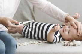 Douleur et fièvre : vaut-il mieux donner du paracétamol ou de l'ibuprofène aux enfants ? 