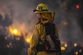 Les pompiers sont exposés à de nombreux produits chimiques que l'on ne le pensait