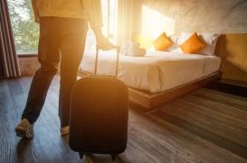 Draps, télécommande, bouilloire… : comment s'assurer de l'hygiène d'une chambre d'hôtel ?