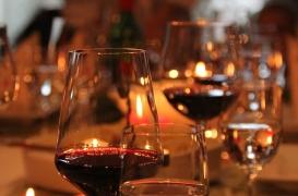 Vrai ou faux : boire du vin protège-t-il contre la Covid-19 ?