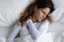 Douleur et sommeil : le risque de la double peine