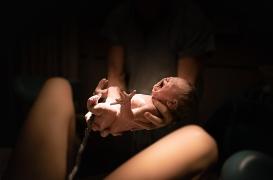 Déni de grossesse : elle accouche dans la cantine de son lycée 