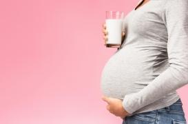 Elle boit du lait cru, son bébé meurt : quels aliments sont interdits pendant la grossesse ?