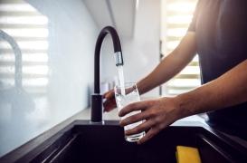 Faire bouillir l'eau du robinet serait la seule façon de la boire sans risques pour votre santé