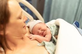 Comment le microbiome du vagin de la mère influence la santé de son bébé