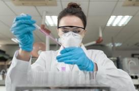 Un laboratoire chinois entame la deuxième phase d'essais cliniques pour trouver un vaccin contre le coronavirus