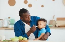 Père stressé pendant l’enfance : ses enfants risquent de l'être à leur tour stressé