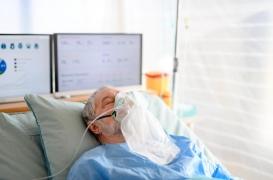 Les personnes âgées ont-elles été écartées des hôpitaux au pic épidémique de Covid-19 ? Ce que l'on sait