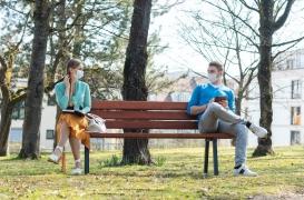 De l'importance de ne pas arrêter la distanciation sociale