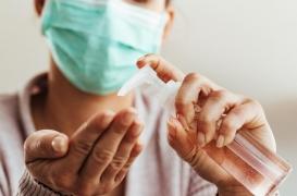 Manifestations, réouverture des frontières, départs en vacances : les gestes barrière doivent rester un réflexe