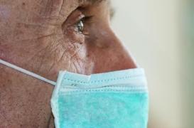 Visites à domicile pour les positifs et les cas contacts : accompagnement ou surveillance ?