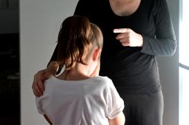 Une éducation trop sévère perturbe la régulation du stress de l’enfant