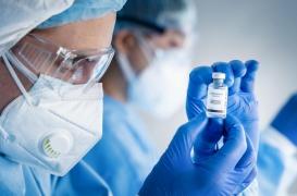 Covid-19 : Sanofi stoppe son vaccin, Pfizer avance sur le traitement