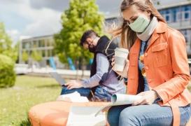 Et si le masque et les gestes barrière étaient suffisants pour que les étudiants retrouvent sans risque les bancs des facs ?