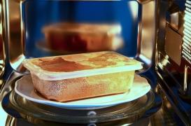 Plats préparés : quel est cet ingrédient indésirable présent dans les barquettes à réchauffer à micro-ondes ?  