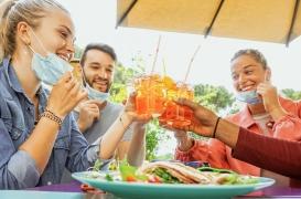 Covid-19 : une immunité collective l'été prochain, peut-on y croire ?