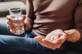 Prothèse de hanche ou de genou : l’aspirine aussi efficace que les anticoagulants ?