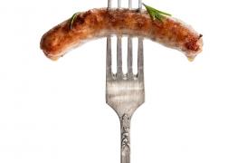 AVC, crise cardiaque : manger deux saucisses par semaine suffit pour augmente le risque de décès 