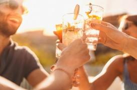 Gueule de bois : une bactérie présente dans la bouche réduit les symptômes