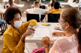 Joie, tristesse, colère : les masques ne cacheraient rien des émotions aux enfants