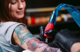 Tatouages : les dangers des composants des encres