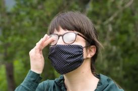 Lunettes et port du masque : à cause de la buée, ruée sur les lentilles et la chirurgie des yeux