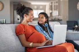 Les grossesses de plus en plus tardives n’entraînent pas de baisse de la fécondité