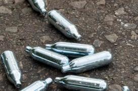 Gaz hilarant : les cas graves sont trois fois plus nombreux