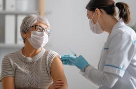 Vaccination contre la covid-19 : les séniors et l'ensemble de la population de plus en plus favorables 