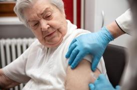 Grippe : deux vaccins sont à privilégier chez les personnes âgées