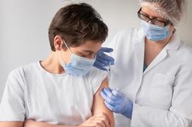 Vaccination des 12 – 15 ans : le bénéfice/risque en question