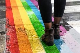 Les adultes LGBT ont deux fois plus d'idées suicidaires
