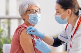 Vaccin contre la Covid-19 : qui peut bénéficier de la quatrième dose dès ce lundi ? 