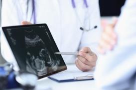 Les enfants nés par FIV réussissent mieux à l'école