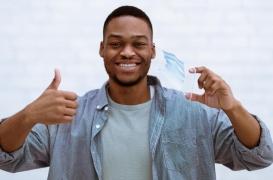 Le HCSP recommande de tomber le masque entre personnes vaccinées