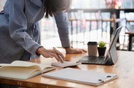 Bossu, cou large... voici à quoi pourrait ressembler l'humain dans 800 ans