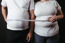 Comment le surpoids des parents influence la santé de leurs futurs enfants