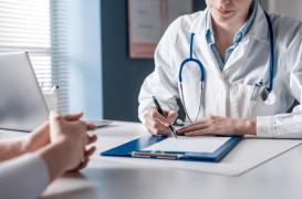 Douter de son médecin augmente la sensation de douleur durant une consultation 